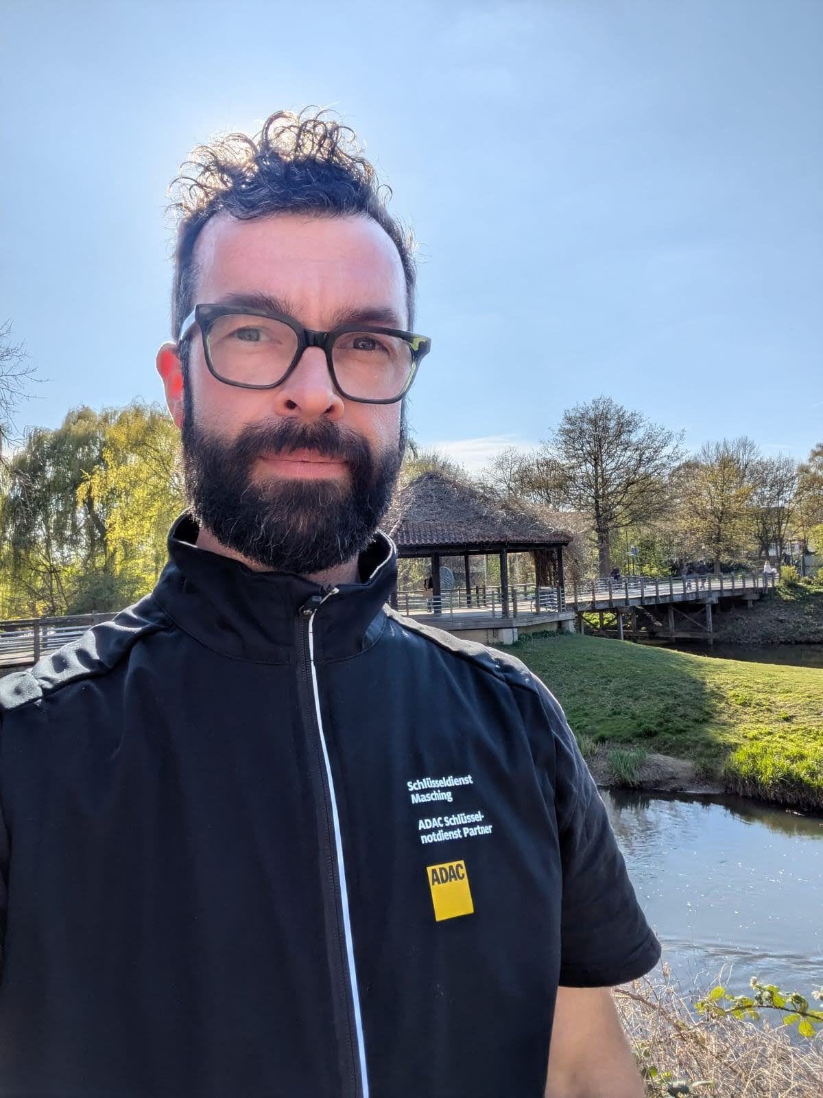 Alexander Masching vom Schlüsseldienst Masching bei einem mobilen Einsatz